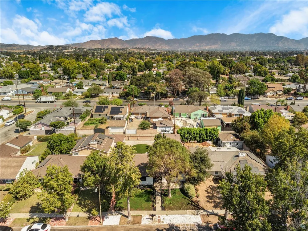 15043 Tuba Los Angeles, CA 91345