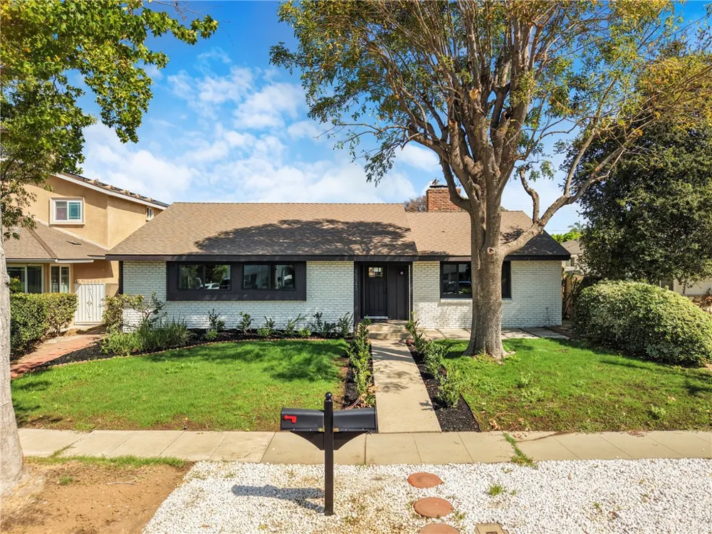 15043 Tuba Los Angeles, CA 91345
