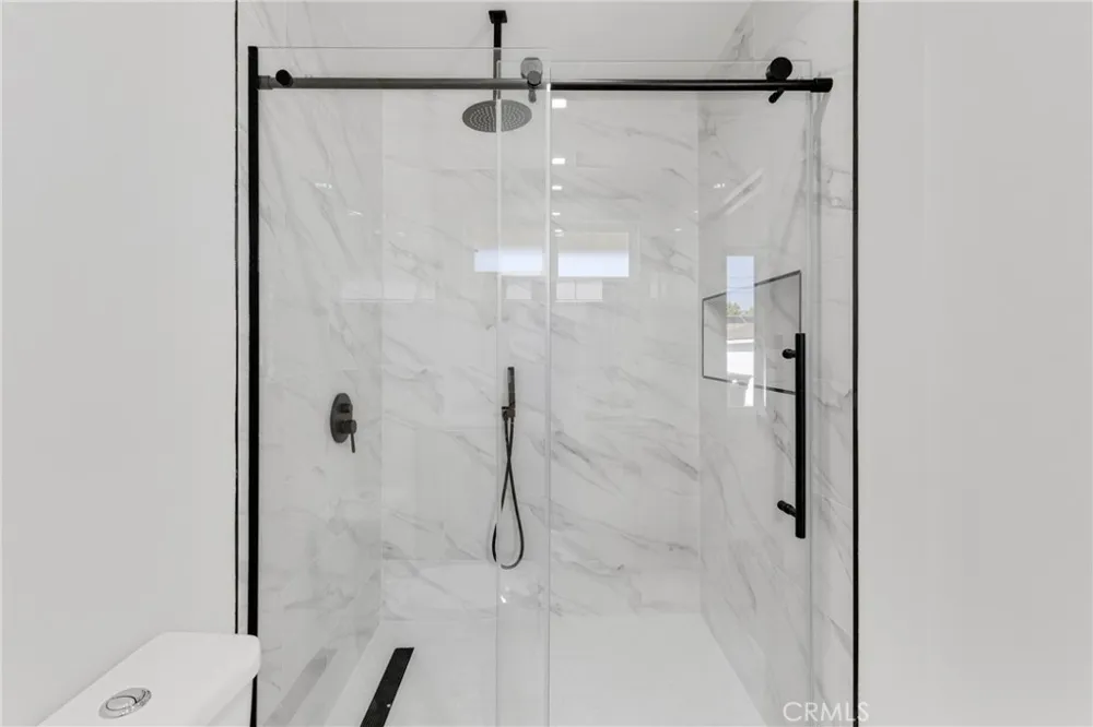 15043 Tuba Los Angeles, CA 91345