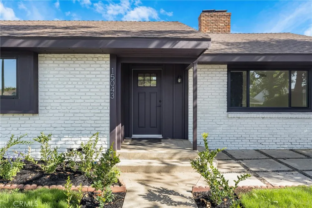 15043 Tuba Los Angeles, CA 91345