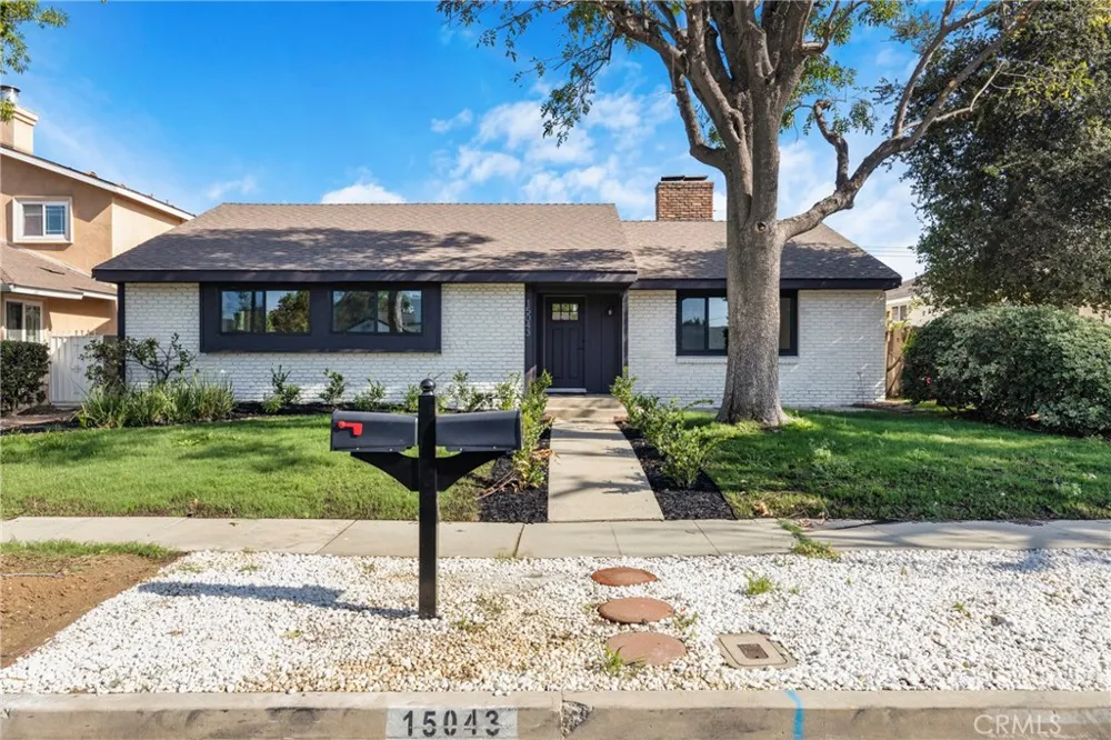 15043 Tuba Los Angeles, CA 91345
