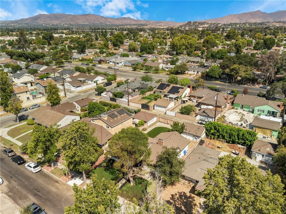 15043 Tuba Los Angeles, CA 91345