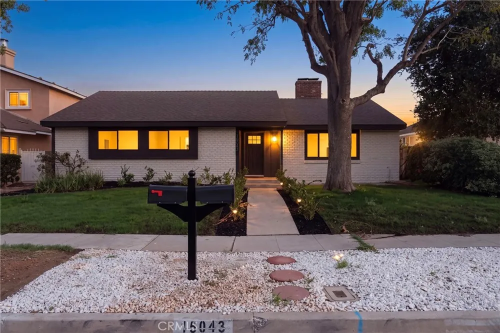 15043 Tuba Los Angeles, CA 91345
