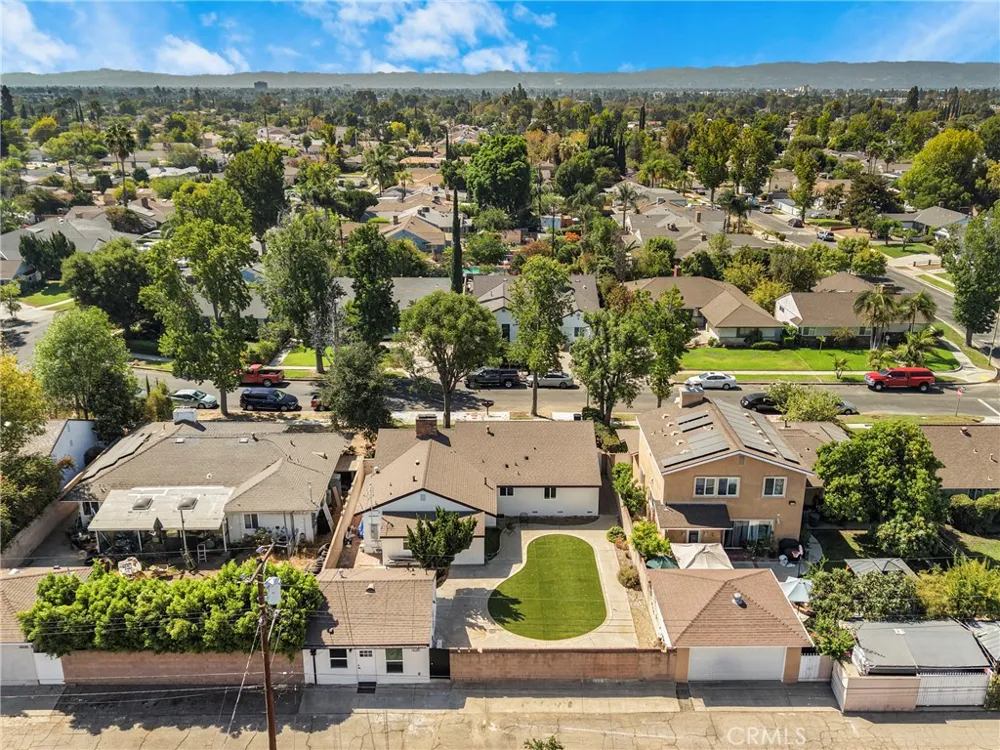 15043 Tuba Los Angeles, CA 91345