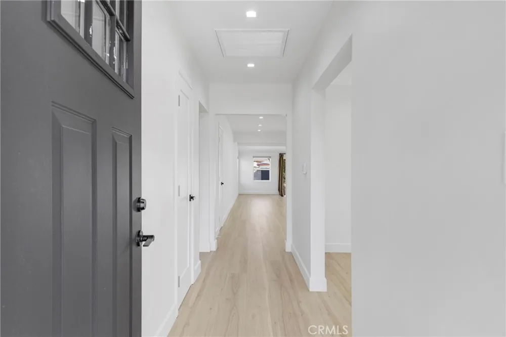 15043 Tuba Los Angeles, CA 91345