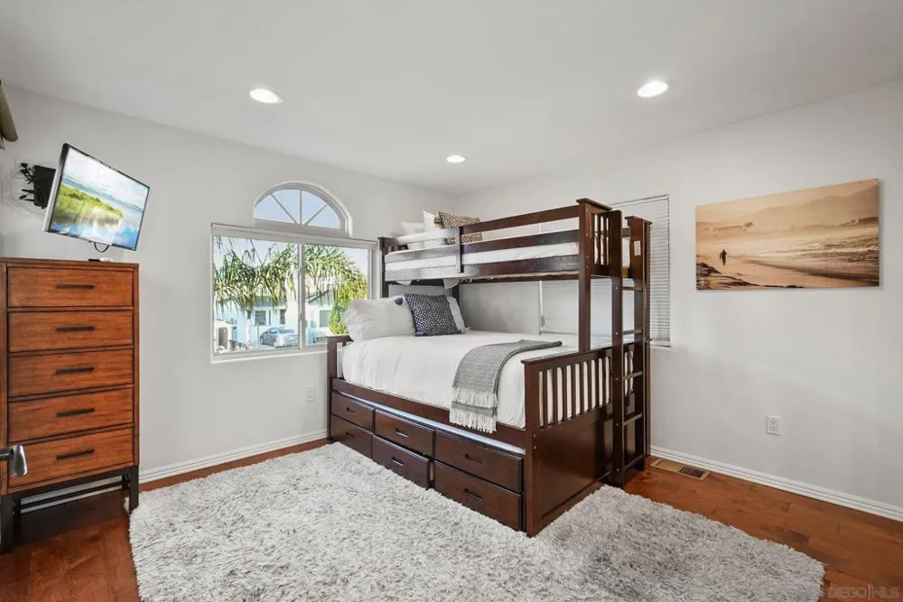 1311 Pacific Beach Dr San Diego, CA 92109