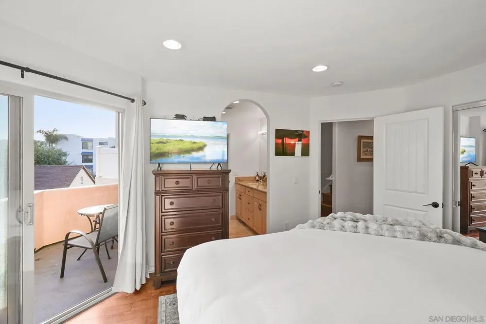 1311 Pacific Beach Dr San Diego, CA 92109