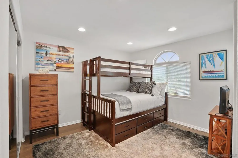 1311 Pacific Beach Dr San Diego, CA 92109