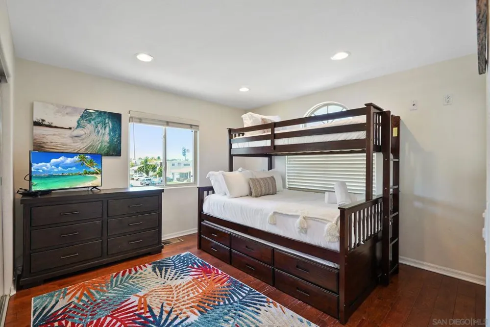 1311 Pacific Beach Dr San Diego, CA 92109