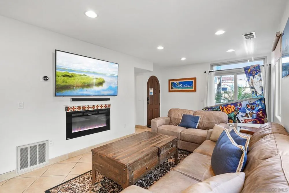 1311 Pacific Beach Dr San Diego, CA 92109