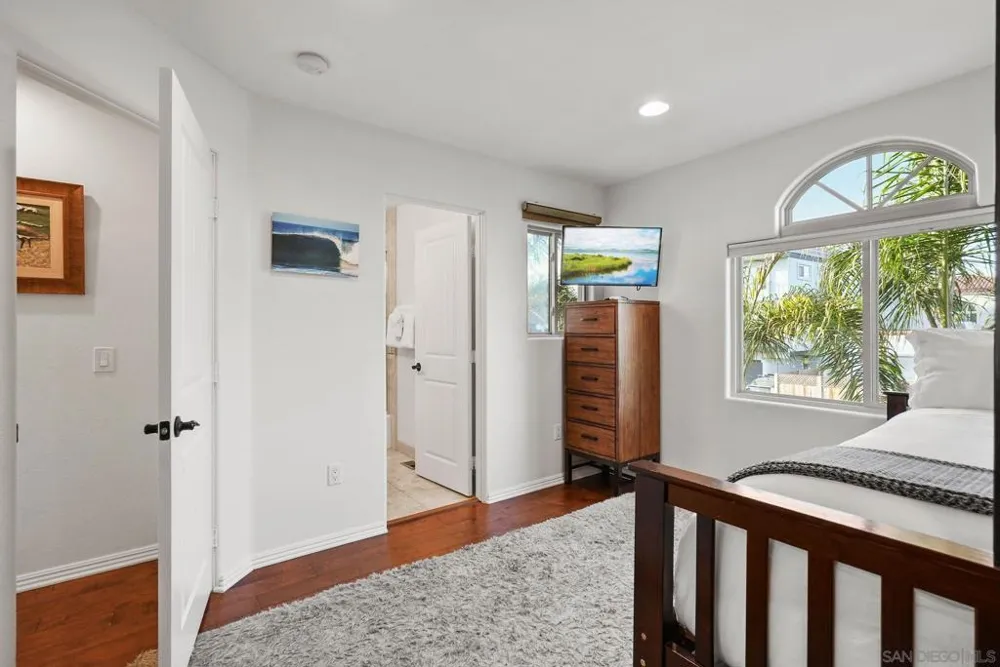 1311 Pacific Beach Dr San Diego, CA 92109