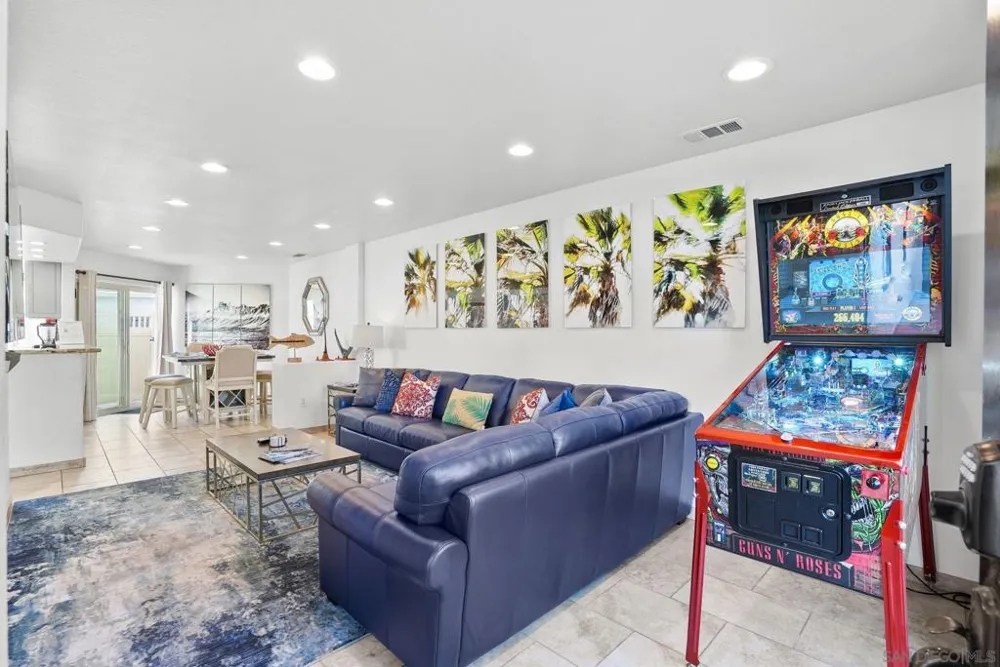 1311 Pacific Beach Dr San Diego, CA 92109