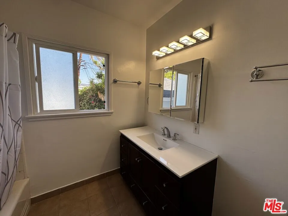 1242 Edris Drive Los Angeles, CA 90035
