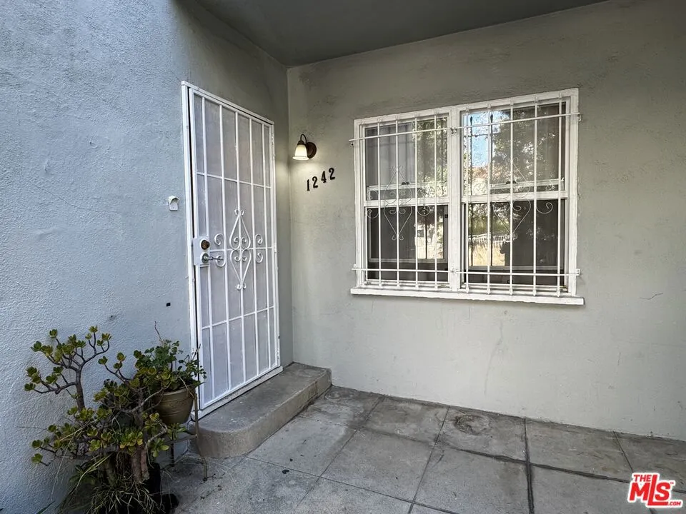 1242 Edris Drive Los Angeles, CA 90035