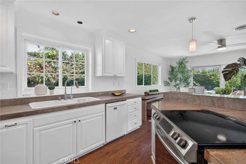 410 Lenwood Costa Mesa, CA 92627