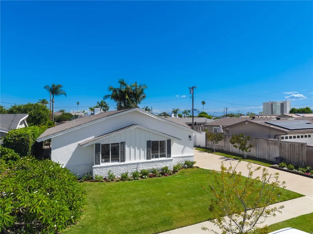 410 Lenwood Costa Mesa, CA 92627