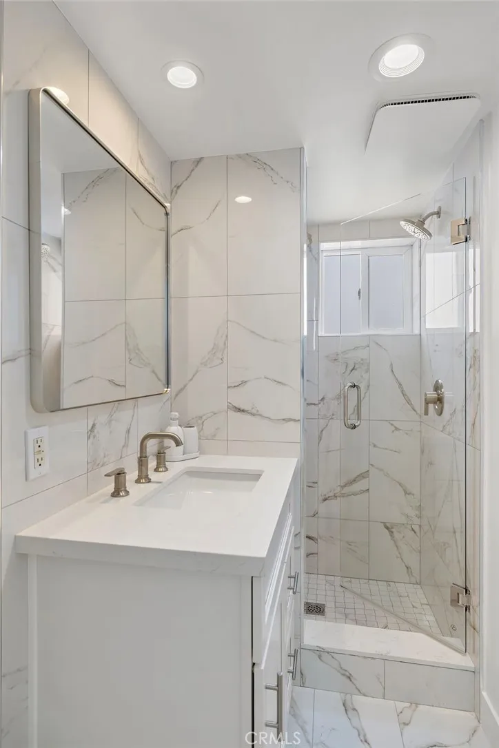 1045 Gaviota Drive #B Laguna Beach, CA 92651