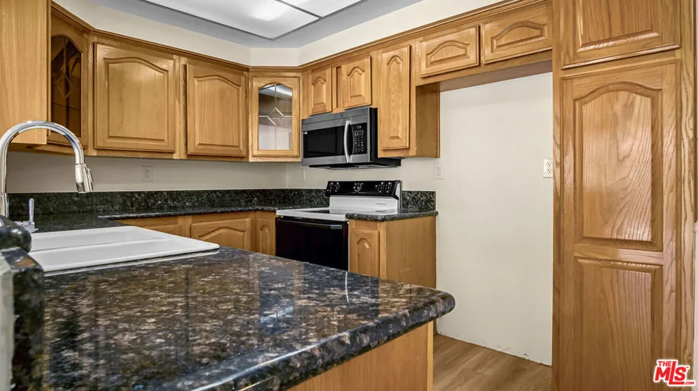 75 Carriage Way Pomona, CA 91766