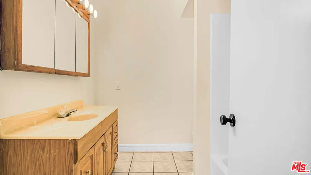 75 Carriage Way Pomona, CA 91766