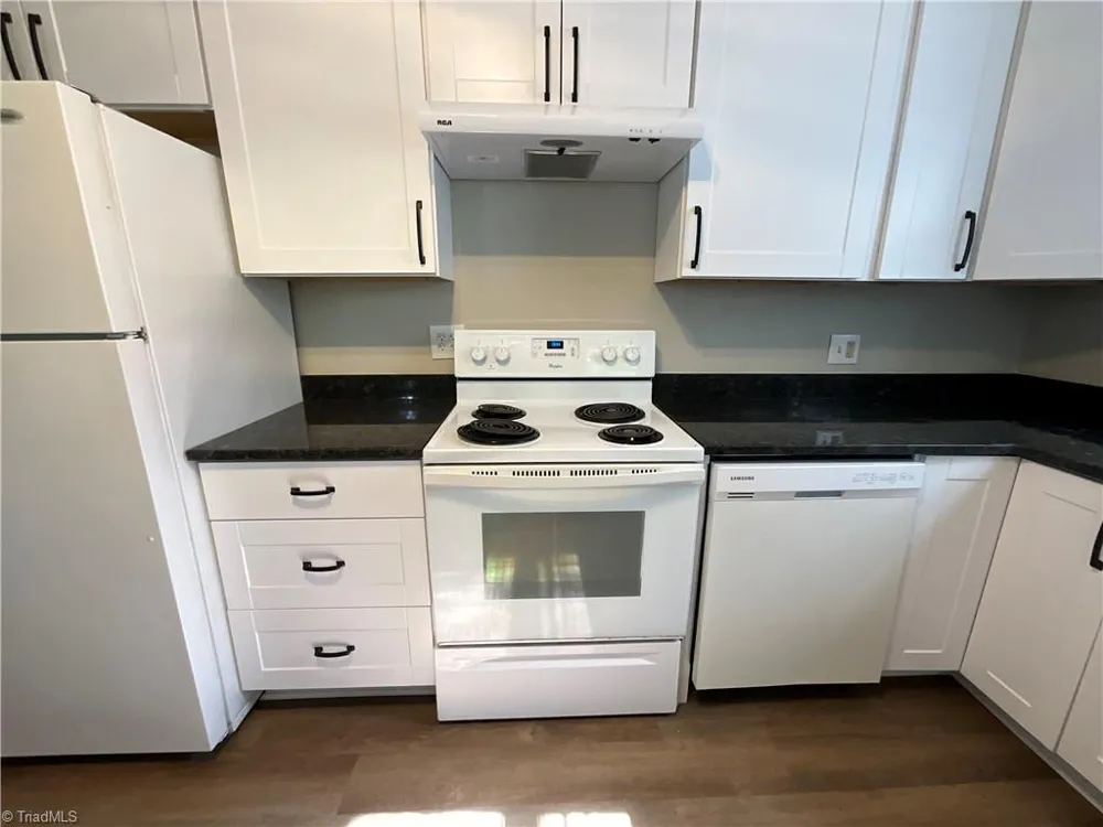 1413 Gracewood Drive Greensboro, NC 27408