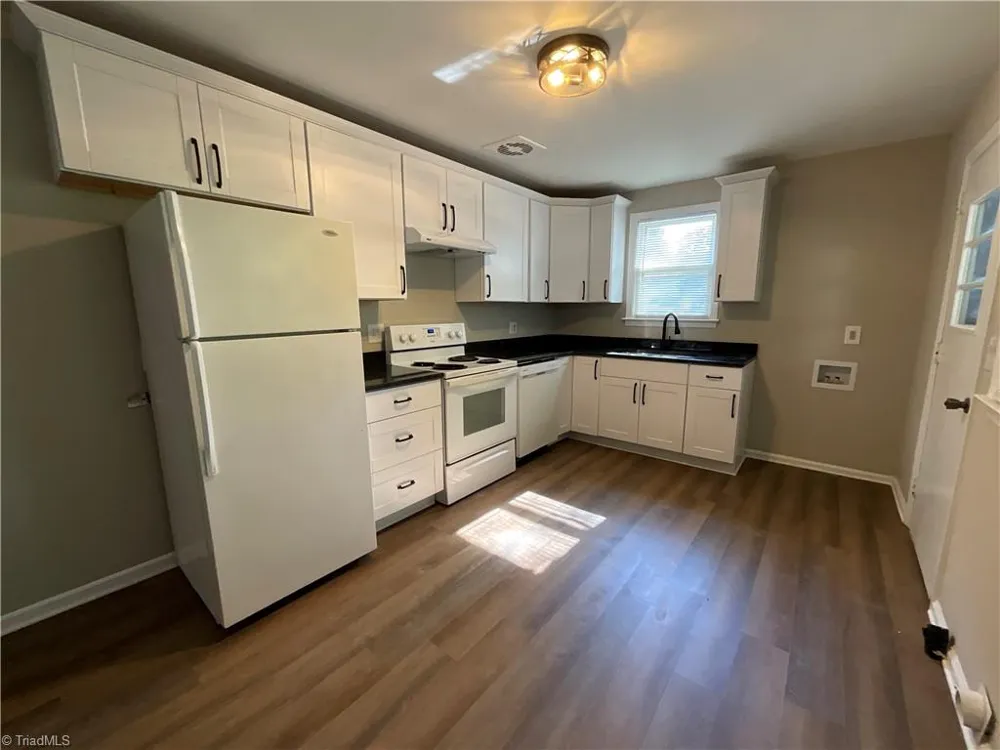 1413 Gracewood Drive Greensboro, NC 27408
