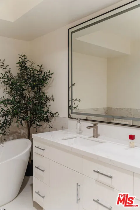 121 Almont Drive #304 Beverly Hills, CA 90211