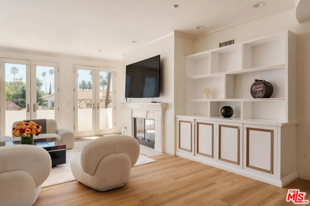 121 Almont Drive #304 Beverly Hills, CA 90211