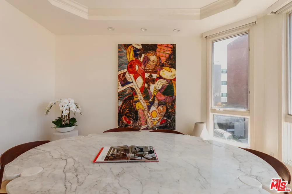 121 Almont Drive #304 Beverly Hills, CA 90211