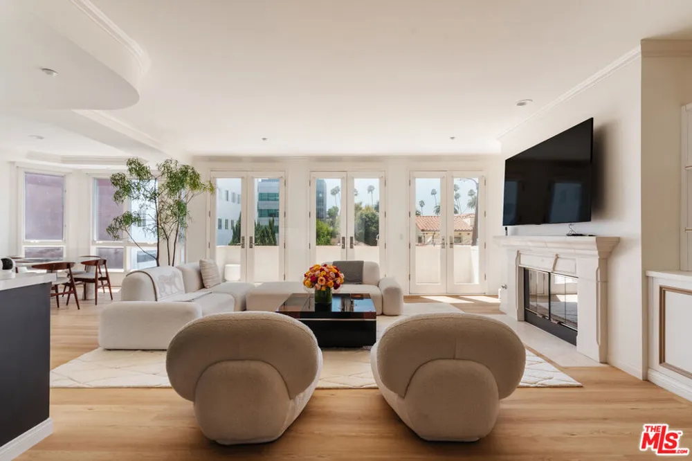 121 Almont Drive #304 Beverly Hills, CA 90211