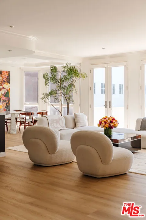 121 Almont Drive #304 Beverly Hills, CA 90211
