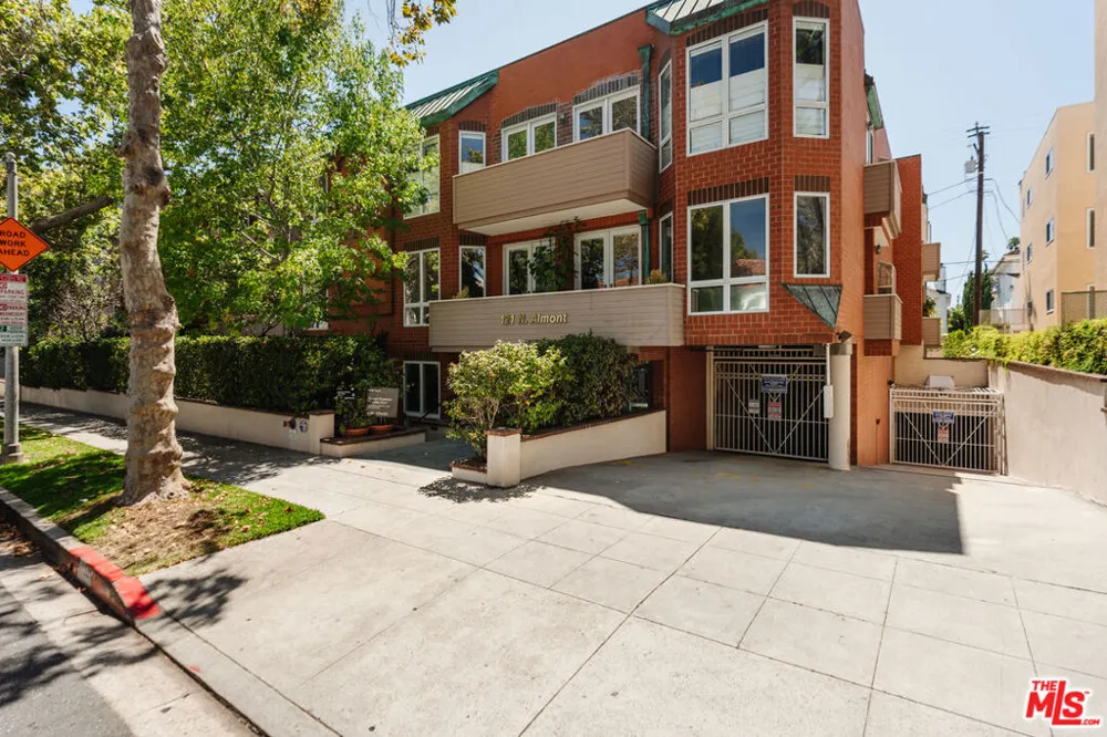 121 Almont Drive #304 Beverly Hills, CA 90211