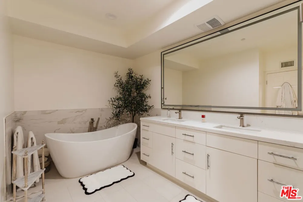 121 Almont Drive #304 Beverly Hills, CA 90211
