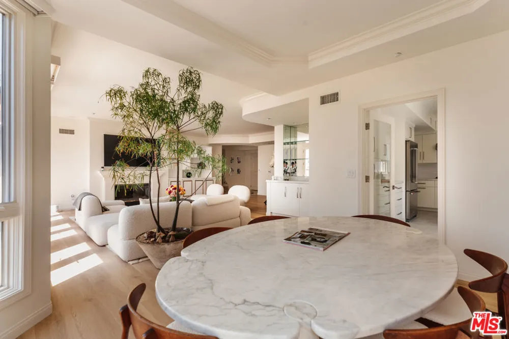 121 Almont Drive #304 Beverly Hills, CA 90211