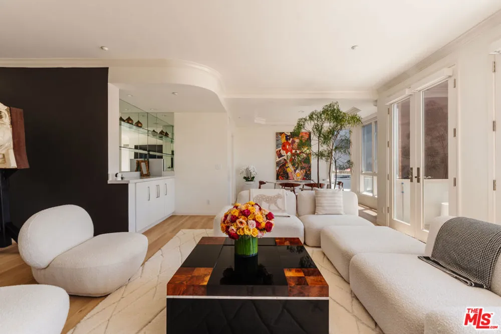 121 Almont Drive #304 Beverly Hills, CA 90211