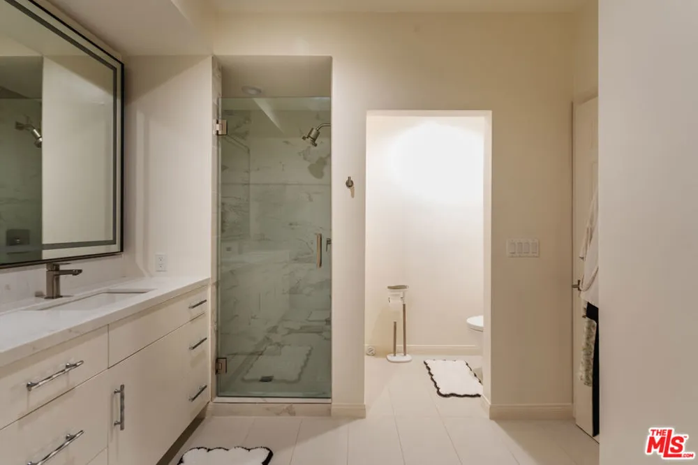 121 Almont Drive #304 Beverly Hills, CA 90211
