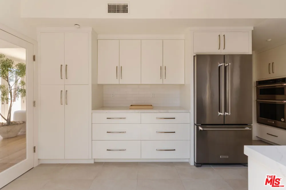 121 Almont Drive #304 Beverly Hills, CA 90211