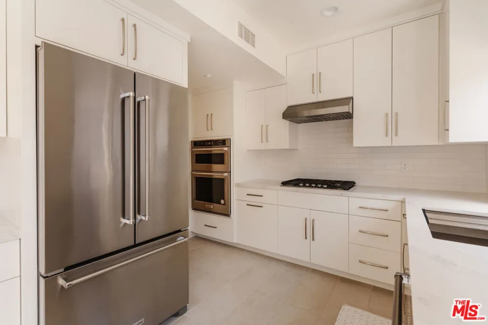 121 Almont Drive #304 Beverly Hills, CA 90211