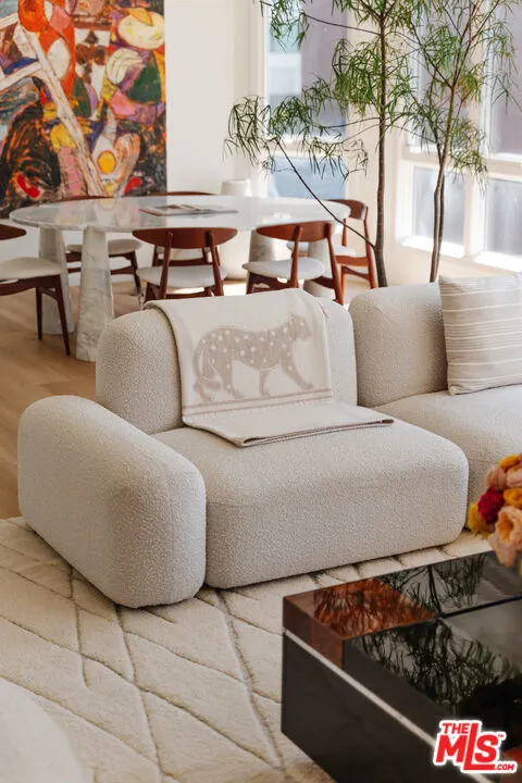121 Almont Drive #304 Beverly Hills, CA 90211