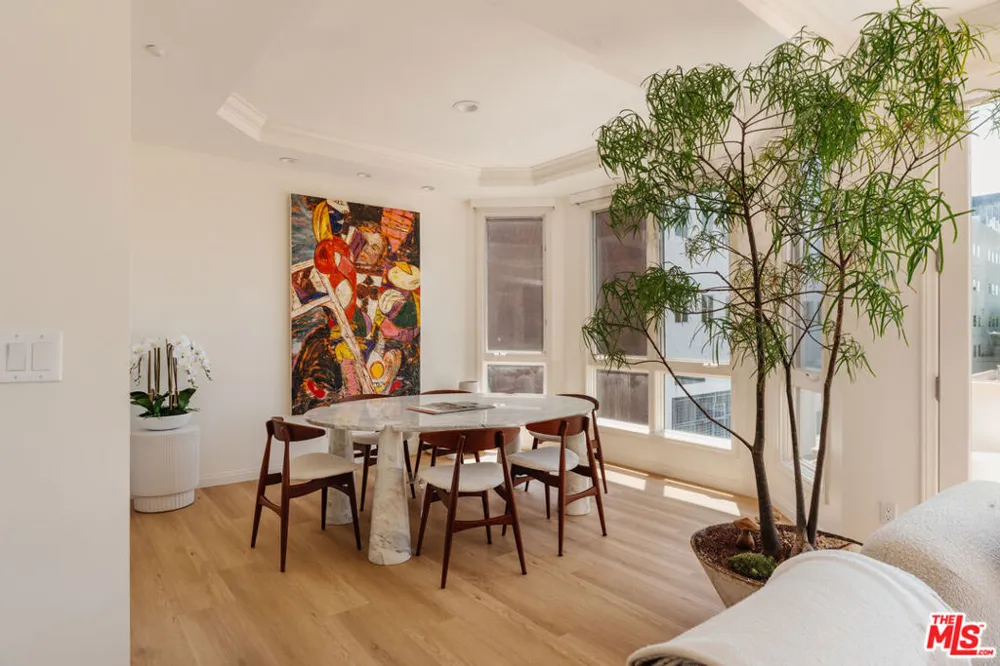 121 Almont Drive #304 Beverly Hills, CA 90211