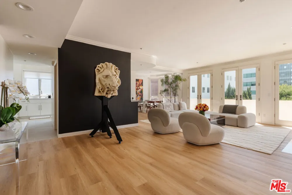 121 Almont Drive #304 Beverly Hills, CA 90211