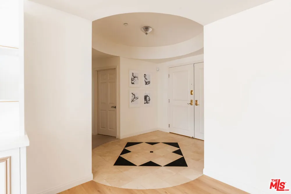 121 Almont Drive #304 Beverly Hills, CA 90211