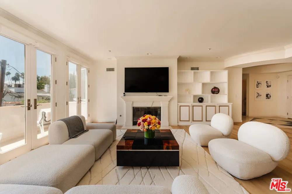 121 Almont Drive #304 Beverly Hills, CA 90211