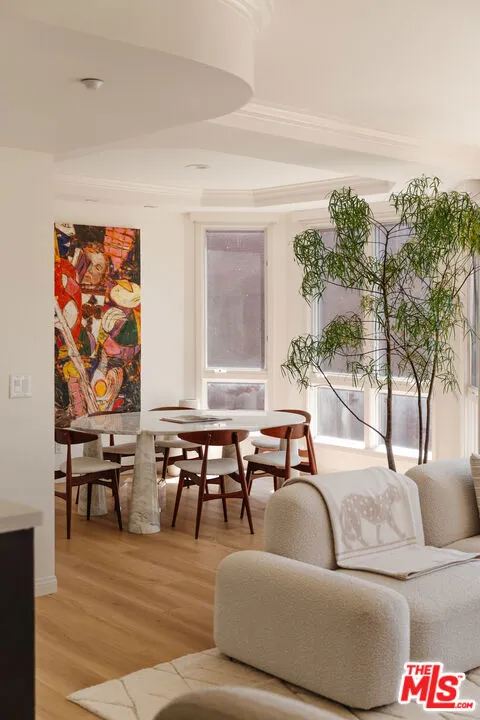 121 Almont Drive #304 Beverly Hills, CA 90211