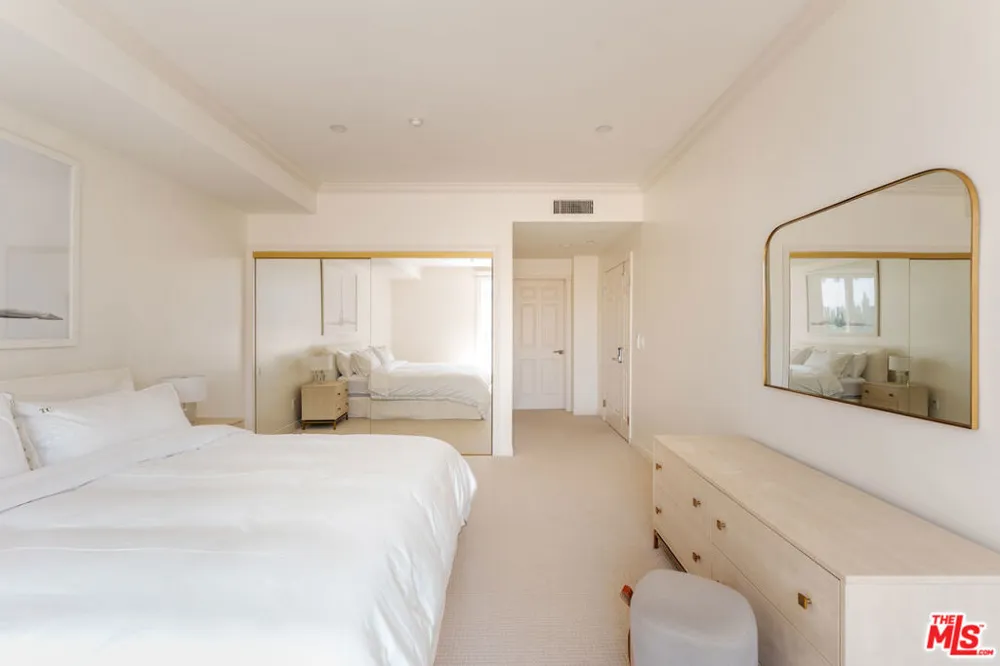 121 Almont Drive #304 Beverly Hills, CA 90211