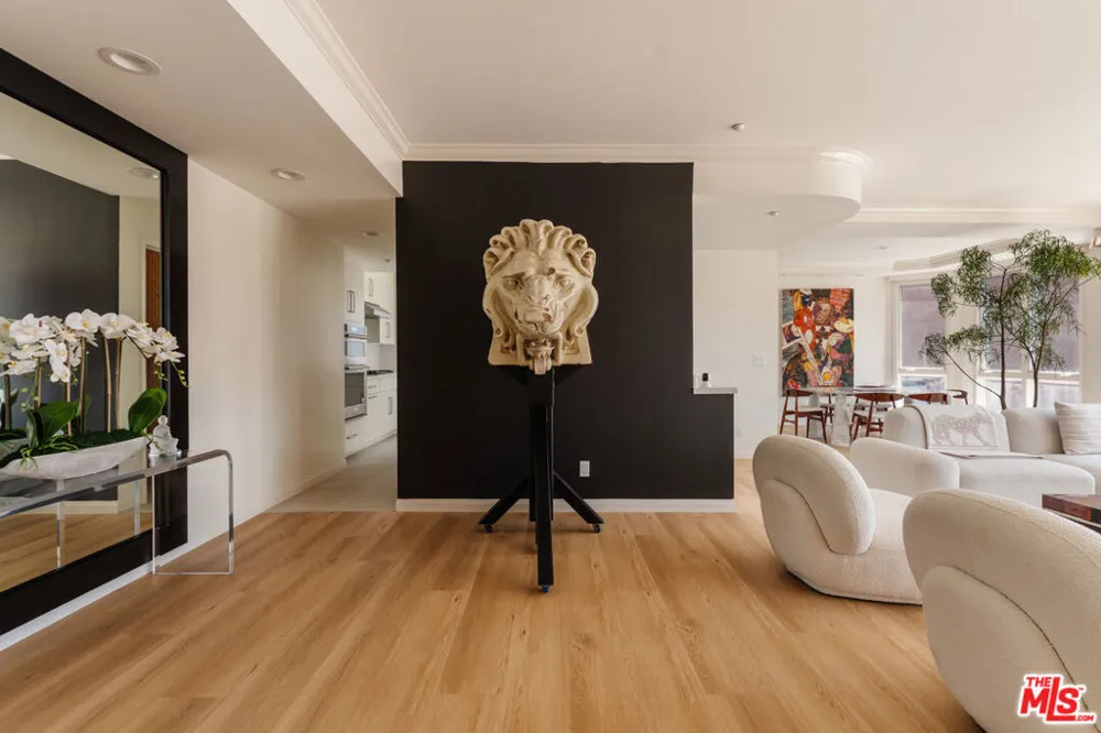 121 Almont Drive #304 Beverly Hills, CA 90211