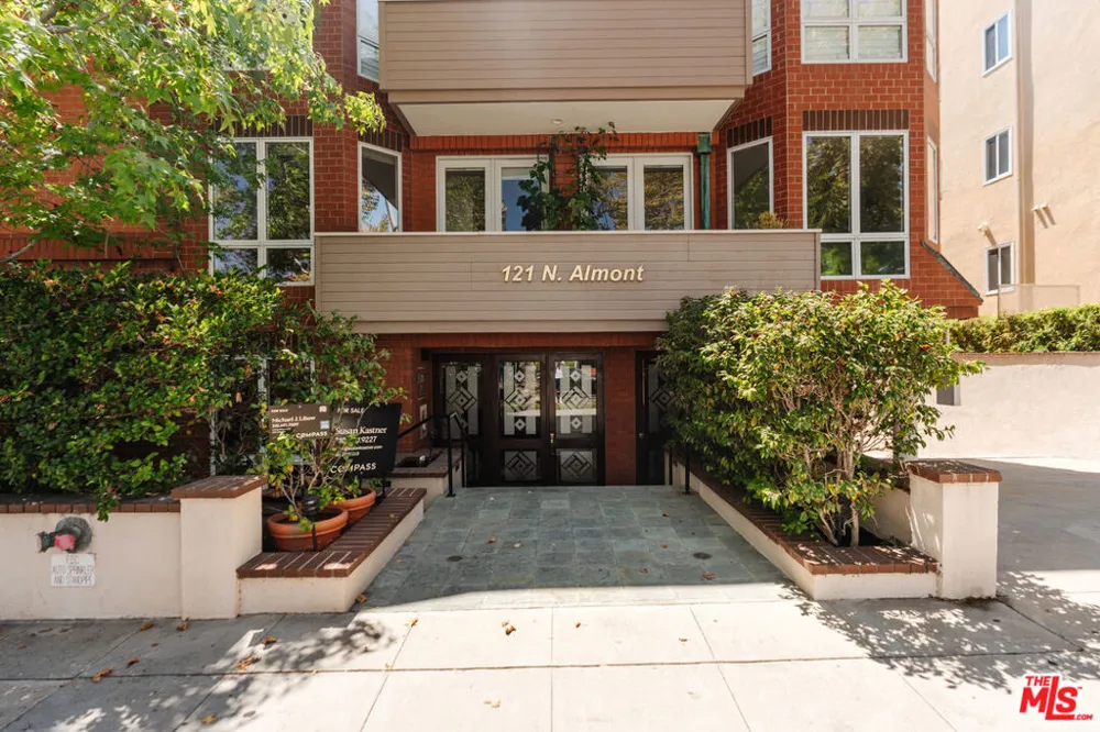 121 Almont Drive #304 Beverly Hills, CA 90211