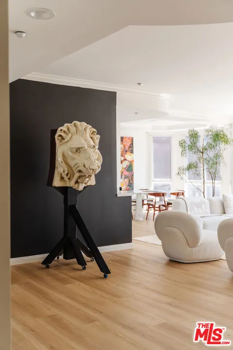 121 Almont Drive #304 Beverly Hills, CA 90211