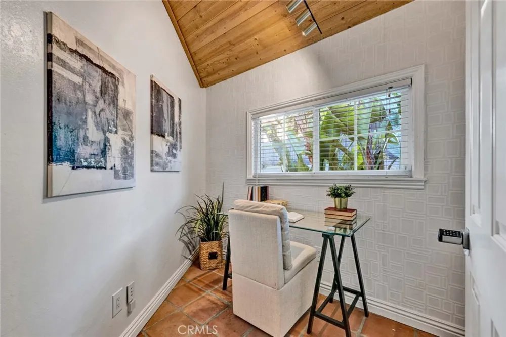 19422 Holiday Lane North Tustin, CA 92705