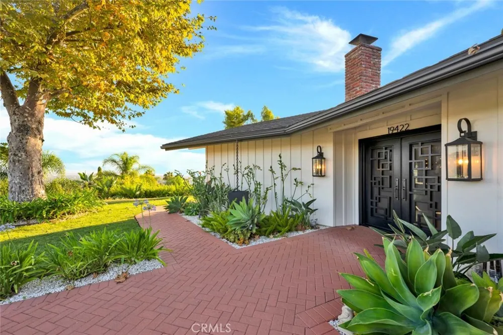 19422 Holiday Lane North Tustin, CA 92705