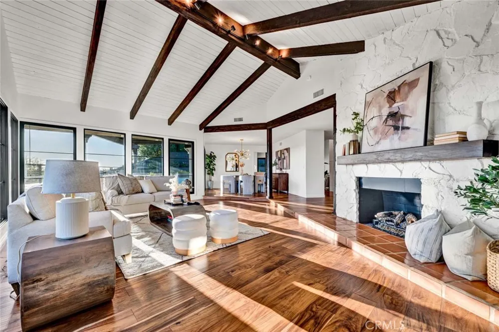19422 Holiday Lane North Tustin, CA 92705